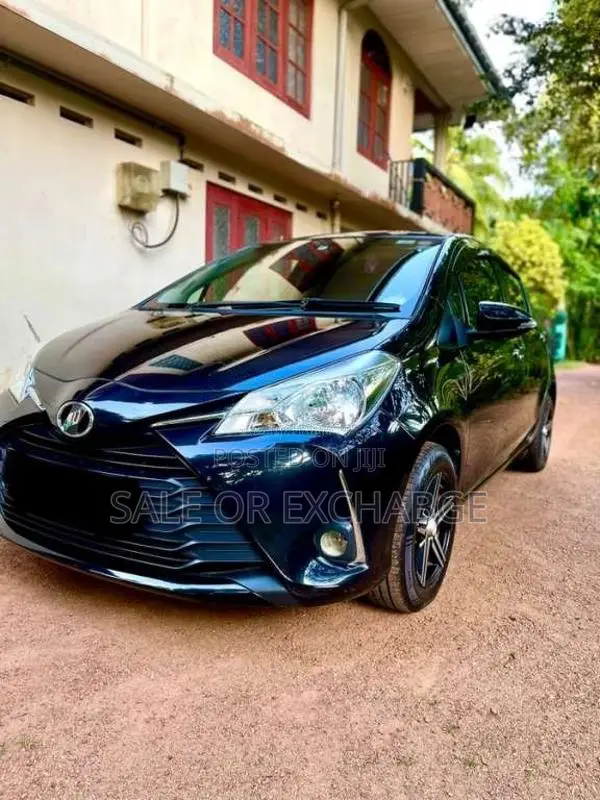 Toyota Vitz 2018 Car (Used)