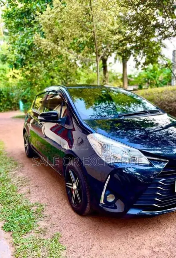 Toyota Vitz 2018 Car (Used)