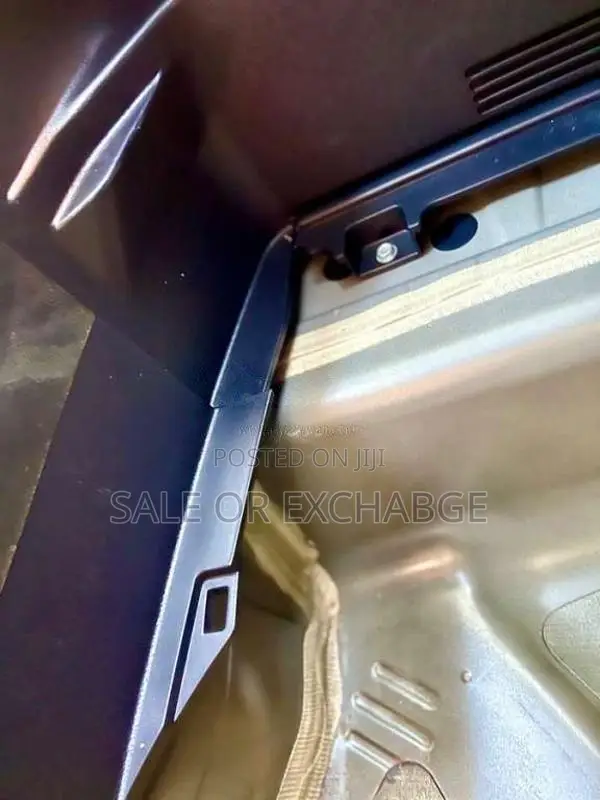 Toyota Vitz 2018 Car (Used)