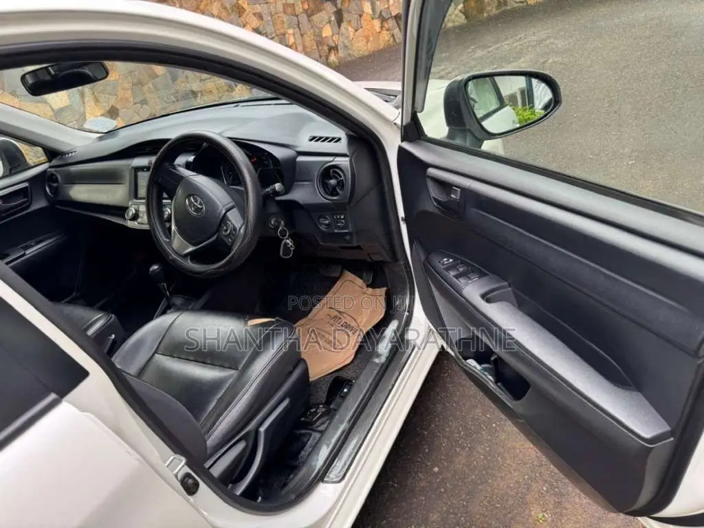 Toyota Axio 2015 Car (Used)