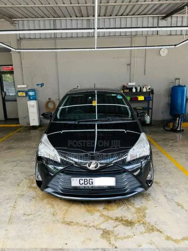 Toyota Vitz 2017 Car (Used)