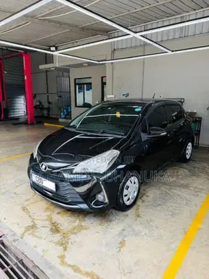 Toyota Vitz 2017 Car (Used)