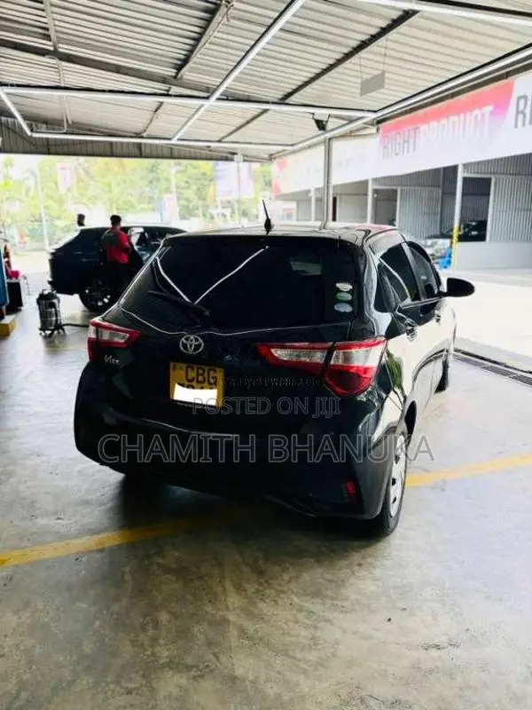 Toyota Vitz 2017 Car (Used)