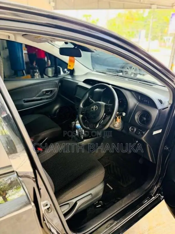 Toyota Vitz 2017 Car (Used)