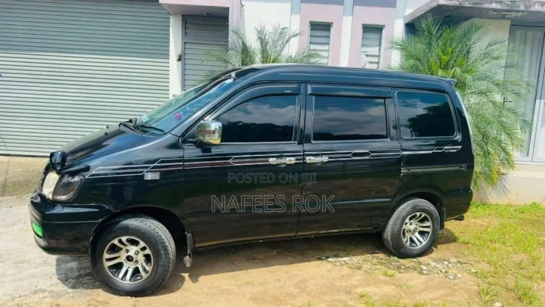 Toyota Noah Kr41 2004 Van (Used)