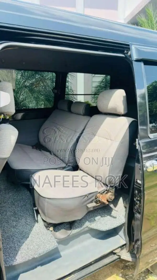 Toyota Noah Kr41 2004 Van (Used)