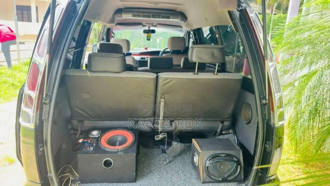 Toyota Noah Kr41 2004 Van (Used)