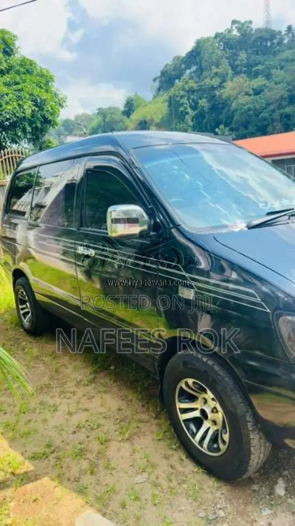 Toyota Noah Kr41 2004 Van (Used)