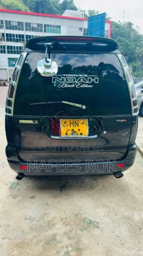 Toyota Noah Kr41 2004 Van (Used)