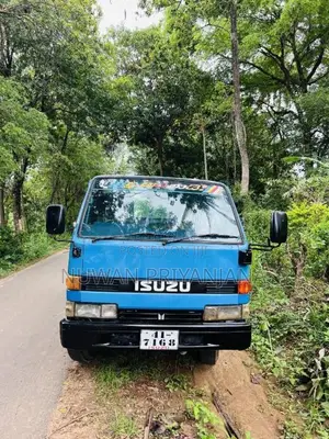 Isuzu ELF 1987 Lorry (Used)