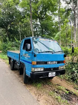 Isuzu ELF 1987 Lorry (Used)