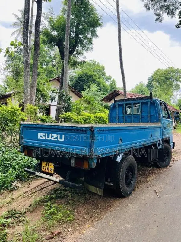 Isuzu ELF 1987 Lorry (Used)