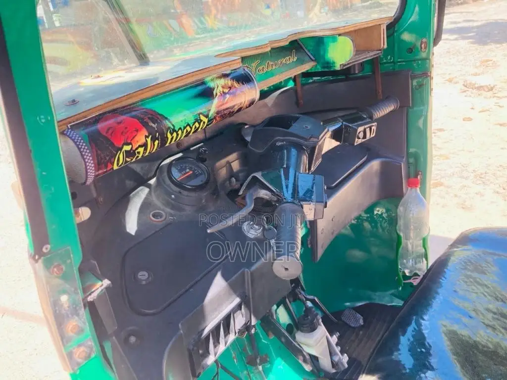 Bajaj 4 Stroke 2016 Three Wheel (Used)