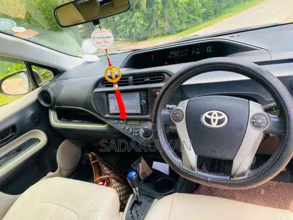Toyota Aqua 2012 Car (Used)