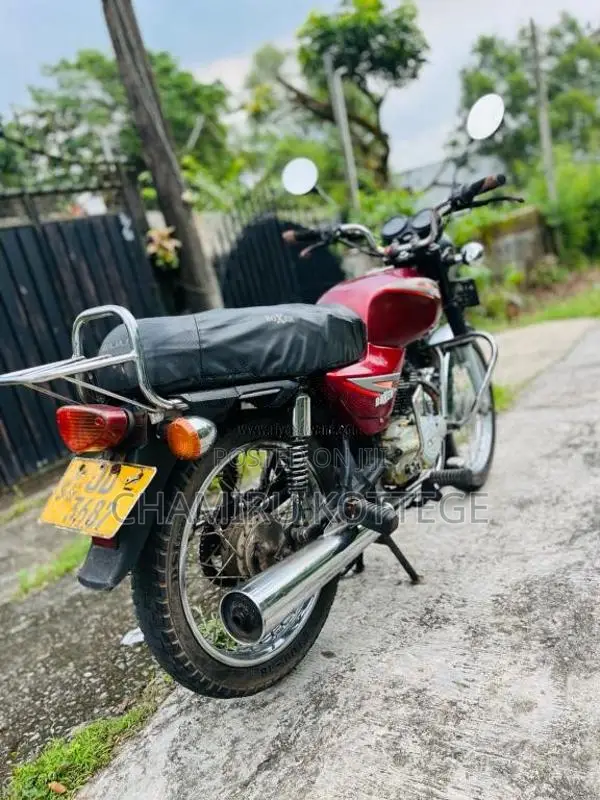 Bajaj Boxer 2004 Motorbike (Used)