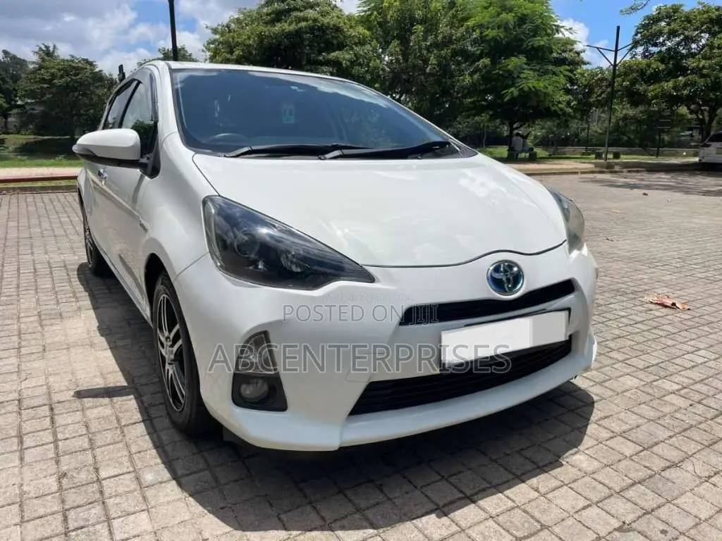 Toyota Aqua 2012 Car (Used)
