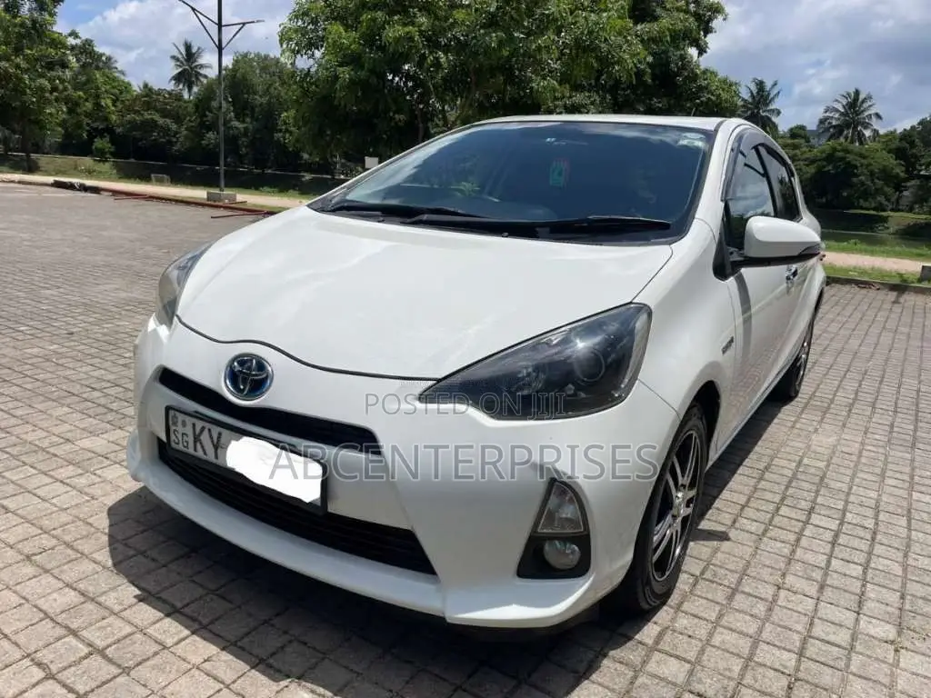 Toyota Aqua 2012 Car (Used)