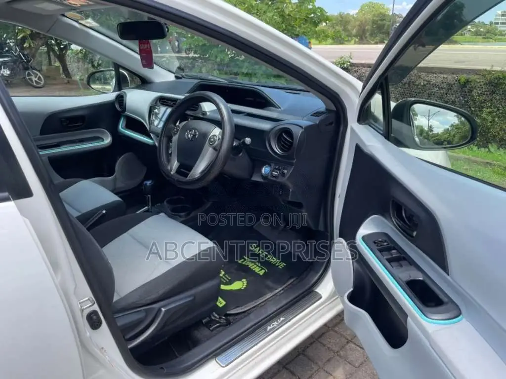 Toyota Aqua 2012 Car (Used)