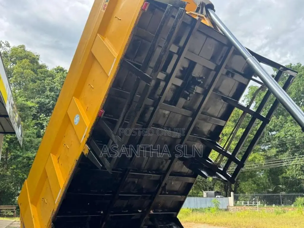 Ashok-Leyland Tipper 2013 Lorry (Used)