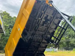 Ashok-Leyland Tipper 2013 Lorry (Used)