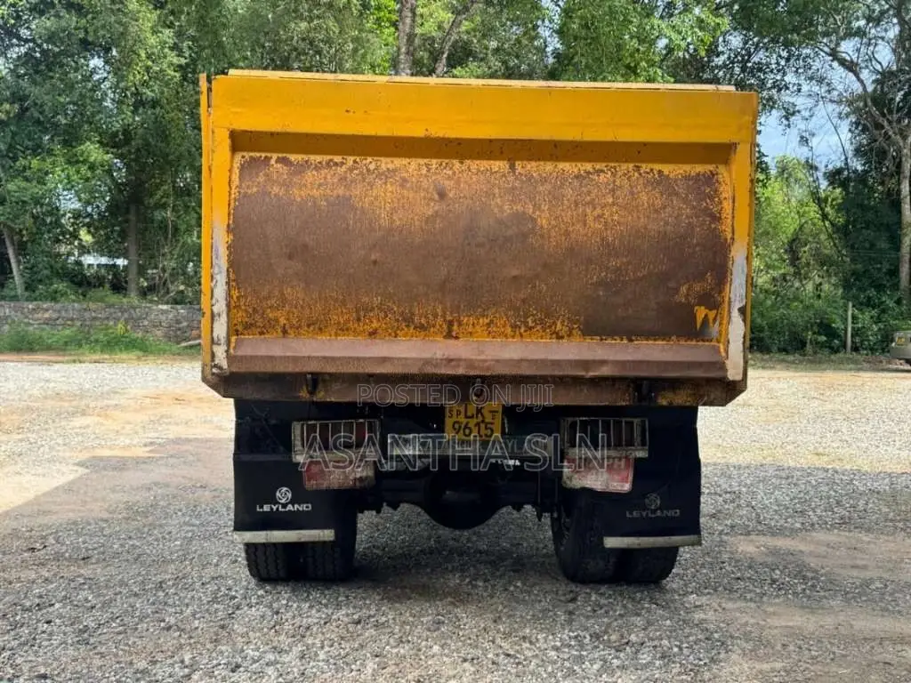 Ashok-Leyland Tipper 2013 Lorry (Used)