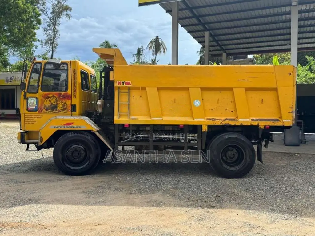Ashok-Leyland Tipper 2013 Lorry (Used)
