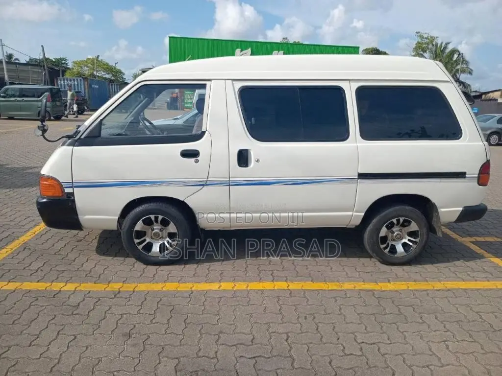 Toyota CR27 1992 Van (Used)