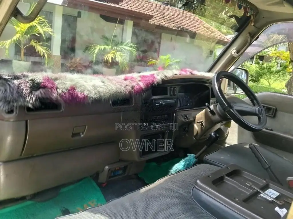 Nissan Caravan 1994 Van (Used)