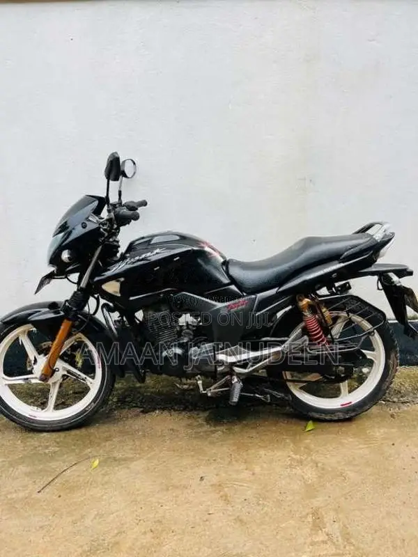 Hero-Honda Hunk 2011 Motorbike (Used)