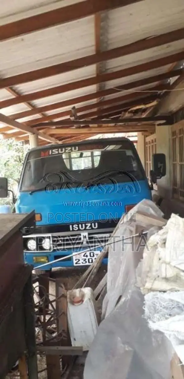 Isuzu Single Wheel 1983 Lorry (Used)