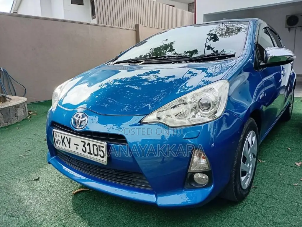 Toyota Aqua 2013 Car (Used)