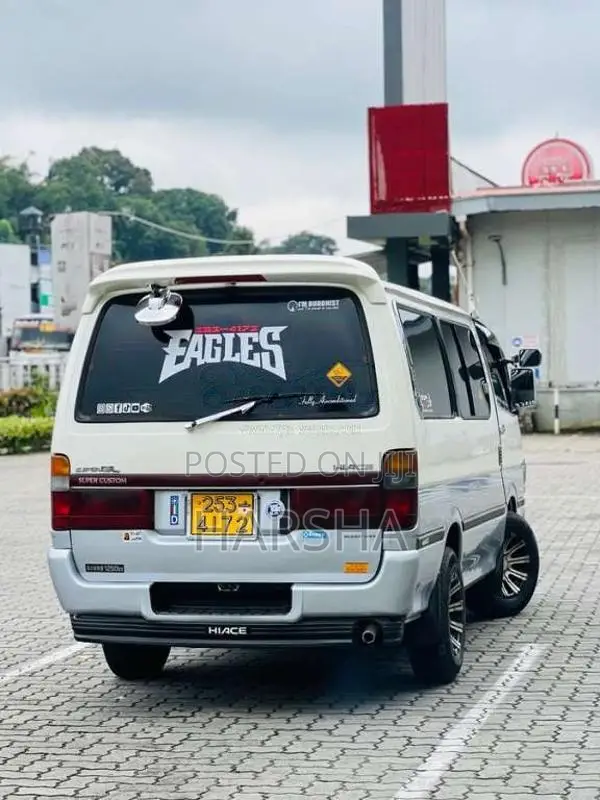 Toyota Dolphin 102 1993 Van (Used)
