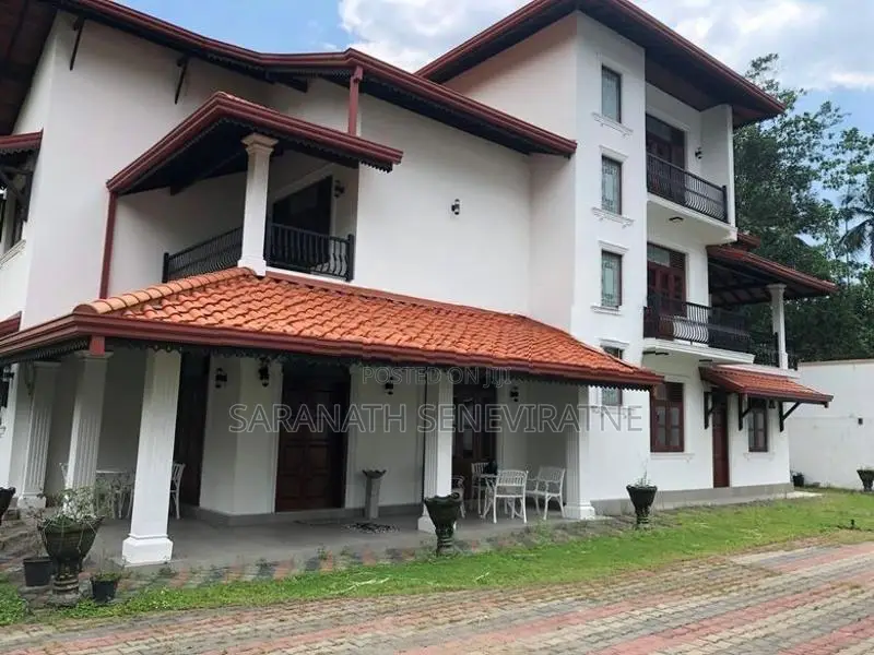 Luxury 3 Story House From Kadawatha Meegahawatta
