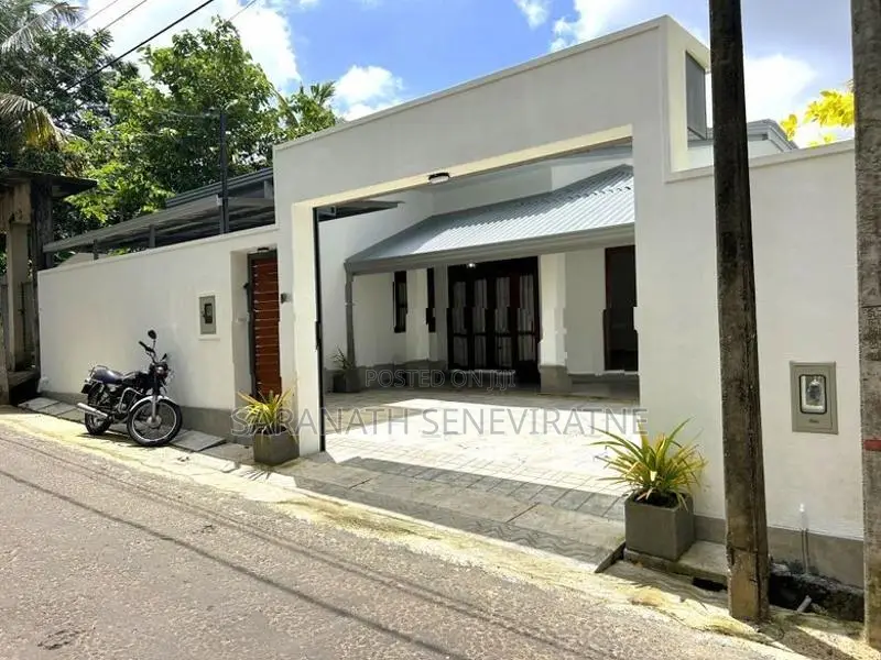 100% Renovated House Under Perfect Architectural Supervision Piliyanda