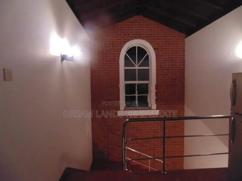 Furnished Upper floor for rent bambalapitiya