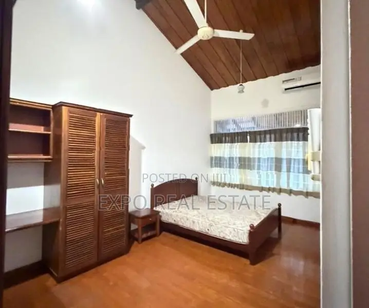 Villa type House for rent in Colombo 5