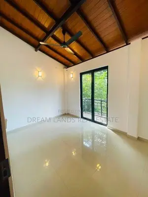 Upper floor for rent batharamulla Koswatte