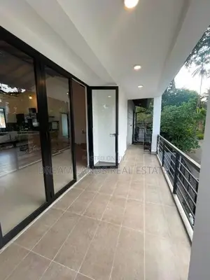 Upper floor for rent batharamulla Koswatte