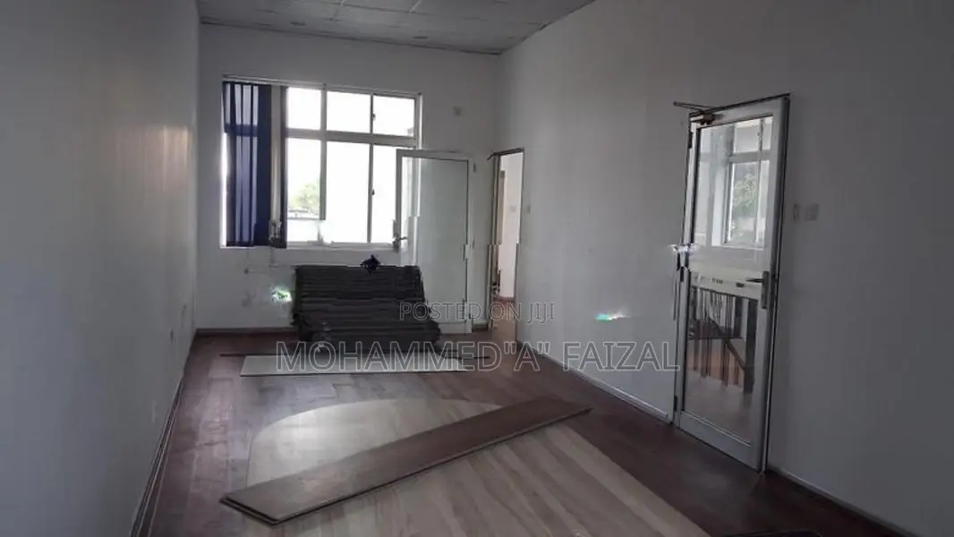 Office Place For Rent in Alfred House Garden Kollupity Colombo.03