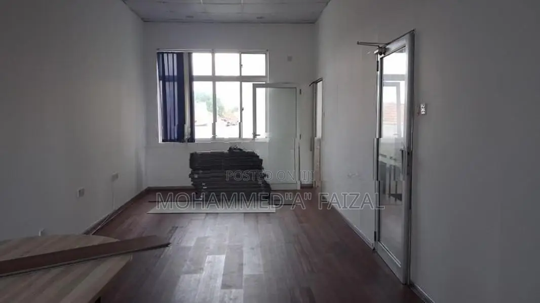 Office Place For Rent in Alfred House Garden Kollupity Colombo.03