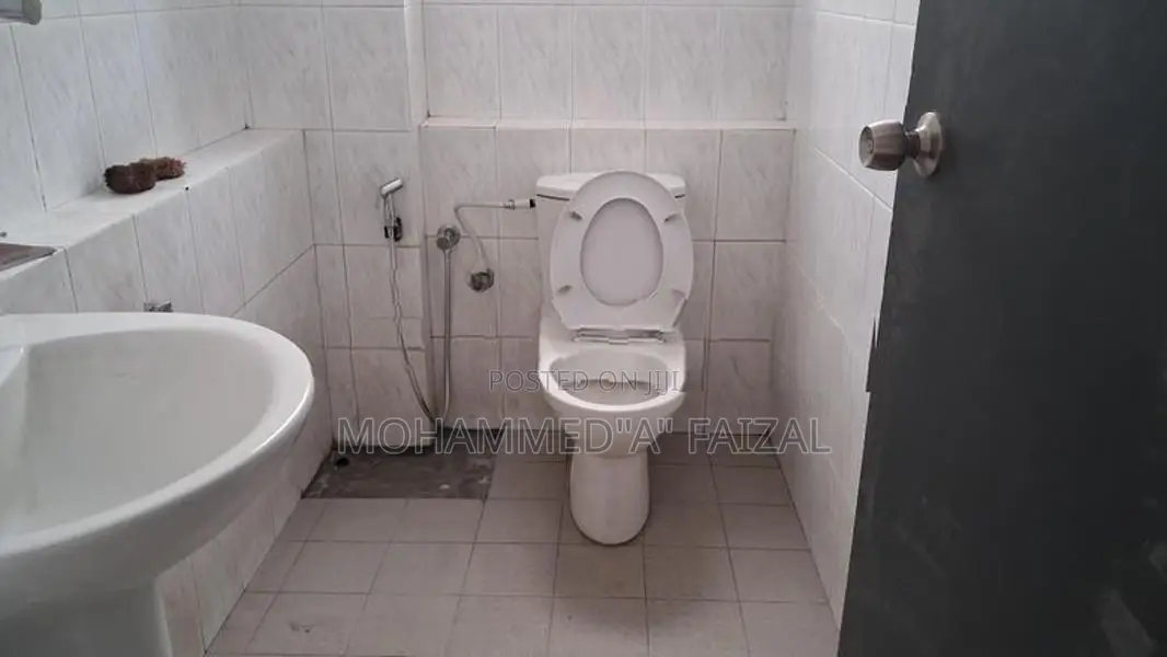 Office Place For Rent in Alfred House Garden Kollupity Colombo.03