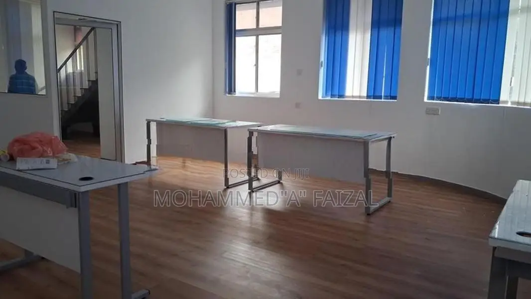 Office Place For Rent in Alfred House Garden Kollupity Colombo.03