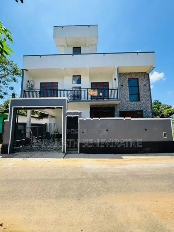 Brand New 5 Bedrooms 4 AC House For Sale In Homagama Magammana