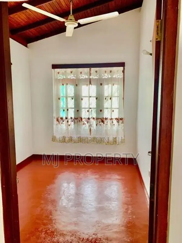 ( SR-1228) Valuable Upper Floor House Rent in Dematagoda
