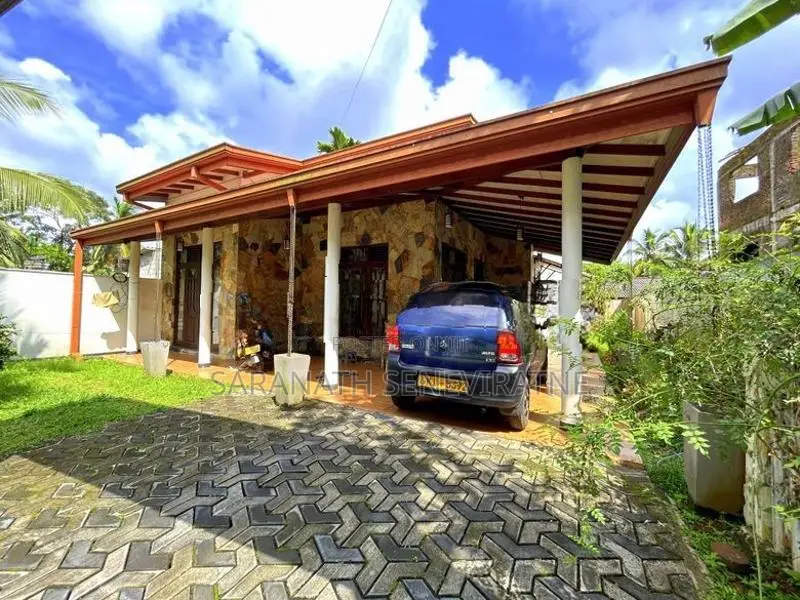 House in Kithulawila Rd Kiriwaththuduwa Homagama