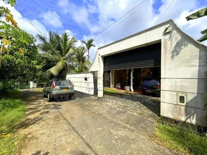 House in Kithulawila Rd Kiriwaththuduwa Homagama