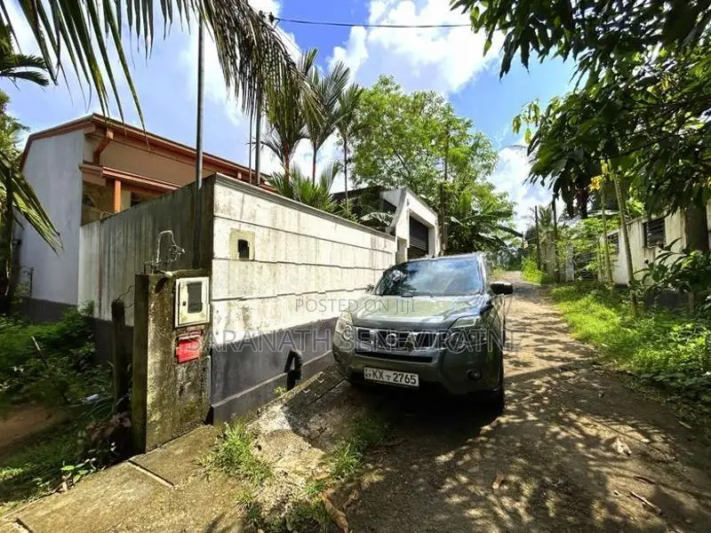 House in Kithulawila Rd Kiriwaththuduwa Homagama