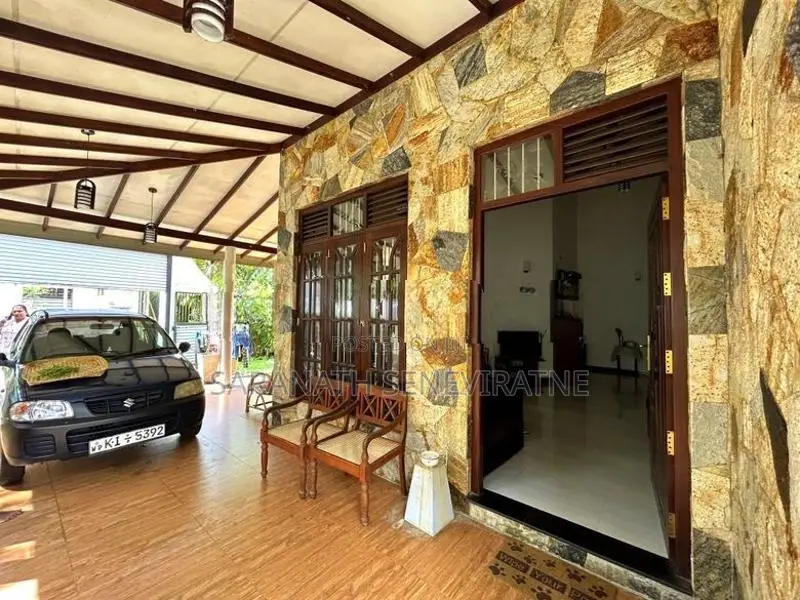 House in Kithulawila Rd Kiriwaththuduwa Homagama
