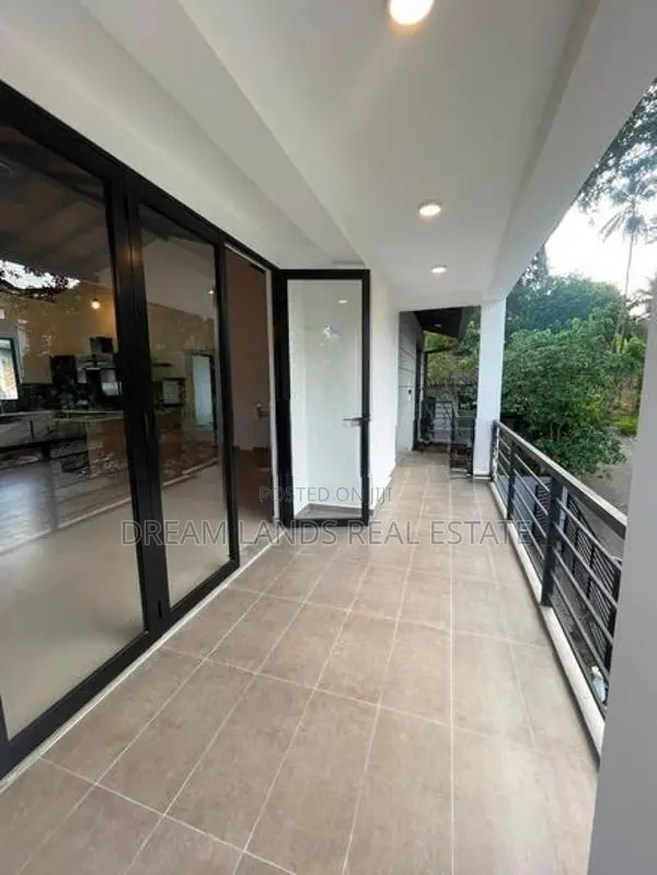 Newly built Upstair unit for rent Koswatta batharamulla