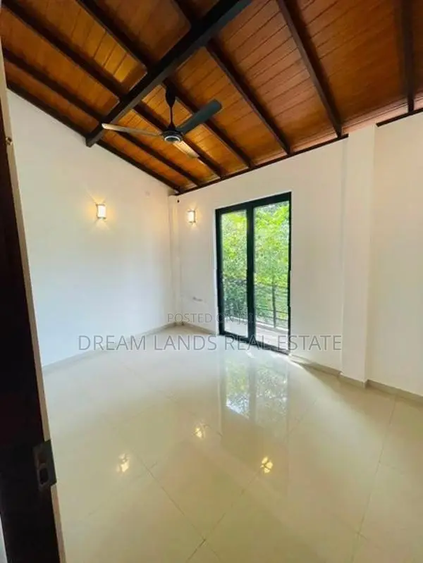 Newly built Upstair unit for rent Koswatta batharamulla